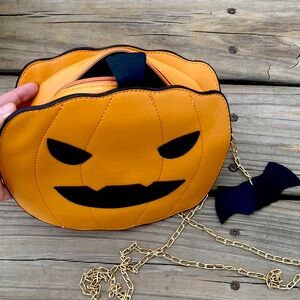 Jack-o'-lantern crossbody 🎃
